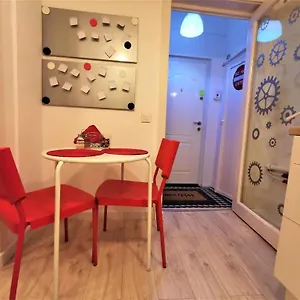 https://luxury-piata-universitate-old-town.bucharesthotelsnow.com